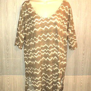 Old Navy Women's Size XL Tunic Top Tan & Off-White Zig Zag Short Sleeves V Neck